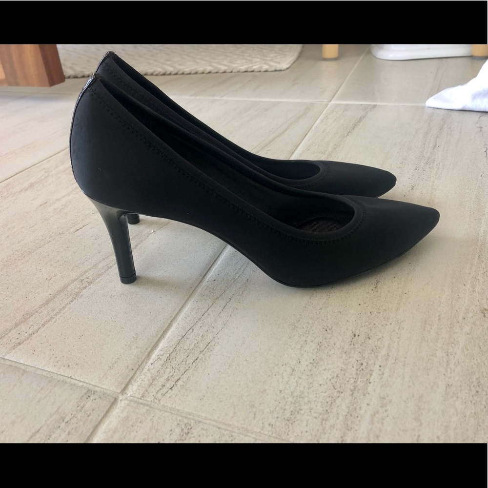 NWOT Rockport total motion heels, size 9